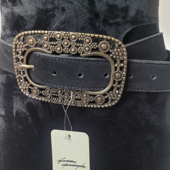 FREE PEOPLE Black Suade Leather  Belt with Ornate Brushed Gold Buckle. NWT. - Picture 2 of 8